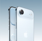 iPhone Air, color azul cielo, parte posterior en ángulo, sistema de cámara Fusion principal en la estructura de la parte superior, botón de Control de la Cámara, parte lateral del frente con diseño todo pantalla, Botón de Acción y botones de volumen
