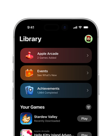 Horní polovina iPhonu, je vidět rozložení aplikace Hry, včetně panelů Knihovna, Apple Arcade, Události, Úspěchy a Všechny hry